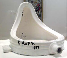 Il �ready-made� dal titolo �Fontana� di Duchamp, presentato nel 1917 con lo pseudonimo di R.Mutt all'americana Society of Independent Artists