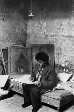Foto E.Scheidegger, "Alberto Giacometti nell'atelier di Parigi", 1951 